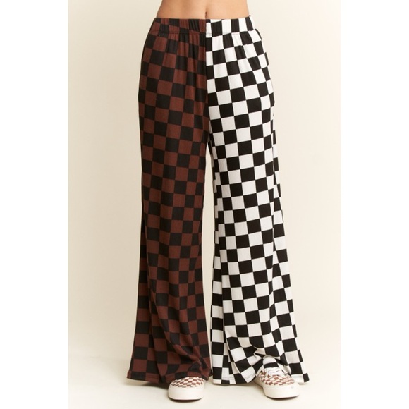 🏁 JUST ARRIVED 🏁 Split Decision Checkered Wide-Leg Pants - Picture 6 of 9